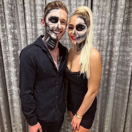 Nile Wilson and his girlfriend, Hermione Wilson, took a picture in their costumes on 2022 Halloween.